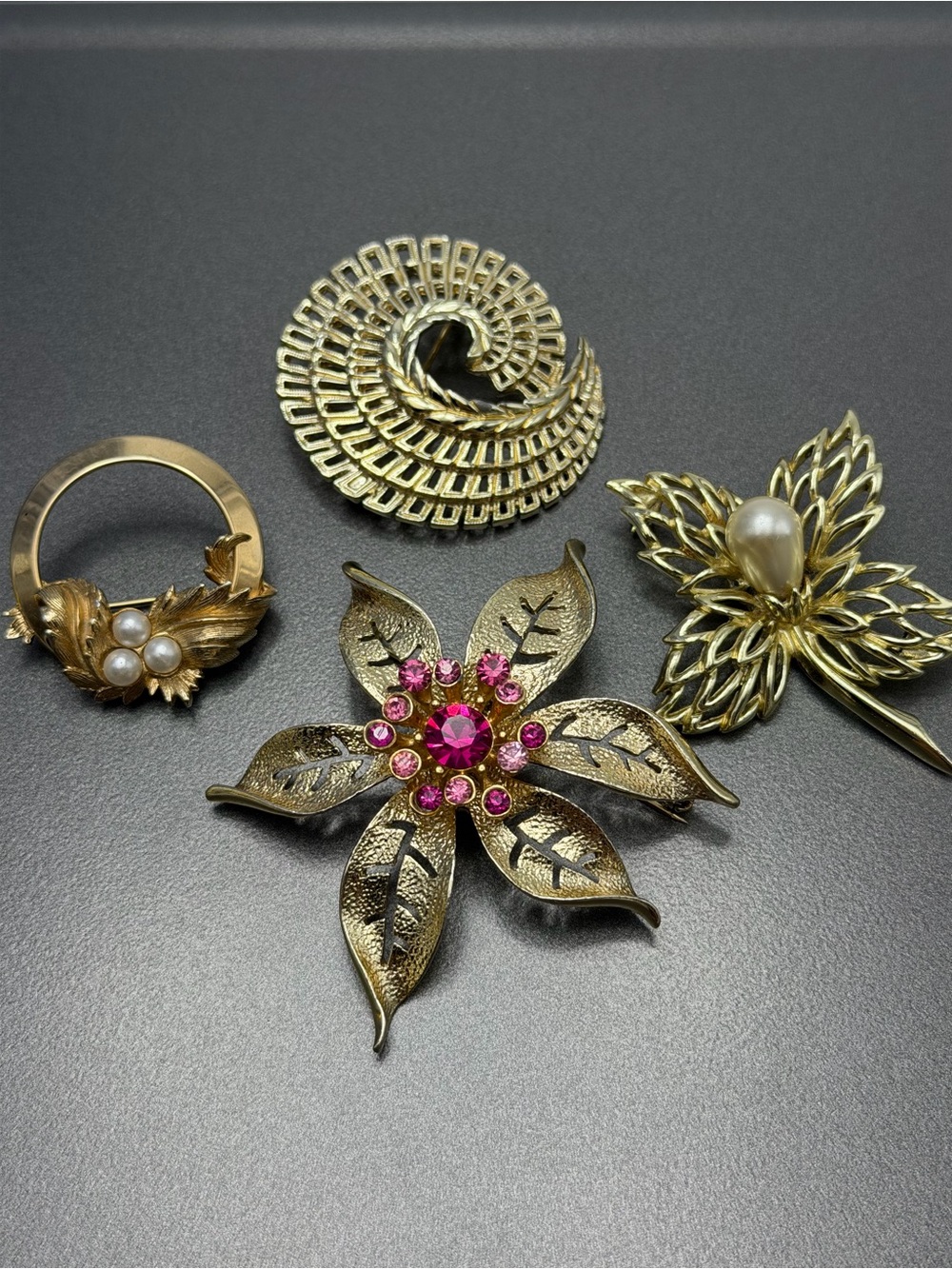 ❤️❤️⬇️Vintage Sarah Coventry Brooch lot #75sb